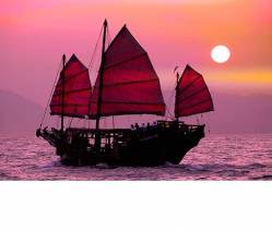 Traditional Chinese Junk , Victoria Harbor , Hong Kong , China .