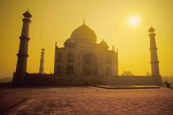 Dusk At The Taj Mahal A UNESCO World Heritage Site , Agra , Uttar Pradesh , India .