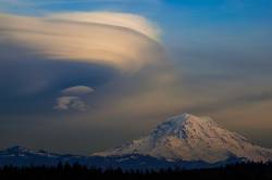 Mount Rainier , Giant Lenticular Cloud