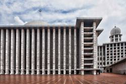 Istiqlal Mosque , Jakarta