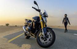 Girl And The Famous BMW R1200R 2016