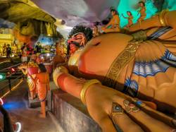 Diorama Of Reclining Lord Rama Being Attended By His Devotees - Ramanyana Cave, Batu Caves, Kuala Lumpur, Malaysia..
