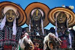 Dancing The Gerewol , Which Is At Once A Male Beauty Contest In Which The Men Display The Whiteness Of Their Teeth And Eyeballs , Sahel , Niger