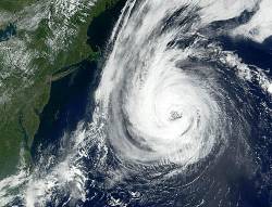 Hurricane Erin Making Her Way Northward In The Atlantic Ocean In This MODIS Image , The Storm Stretches From The Latitudes Of Virginia In The South , Past Massachusetts Boot Shaped Cape Cod , And On Up To Maine Coastal Areas Along The Eastern Seaboard ( US ) Have Been Affected By Large Swells Produced By The Storm MODIS Image