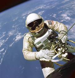 On June 3 , 1965 Edward H White II Became The First American To Step Outside His Spacecraft And Let Go , Effectively Setting Himself Adrift In The Zero Gravity Of Space For 23 Minutes White Floated And Maneuvered Himself Around The Gemini Spacecraft While Logging 6500 Miles During His Orbital Stroll White Was Attached To The Spacecraft By A 25 Foot Umbilical Line And A 23 Ft Tether Line , Both Wrapped In Gold Tape To Form One Cord In His Right Hand White Carries A Handheld Self Maneuvering Unit ( HHSMU ) Which Is Used To Move About The Weightless Environment Of Space The Visor Of His Helmet Is Gold Plated To Protect Him From The Unfiltered Rays Of The Sun
